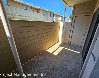 2411 Mission Ave - Photo Thumbnail 16