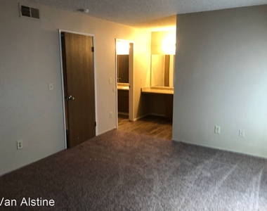 5920 Van Alstine Ave - Photo Thumbnail 13