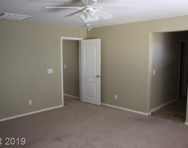 10606 Sand Mountain Avenue - Photo Thumbnail 12