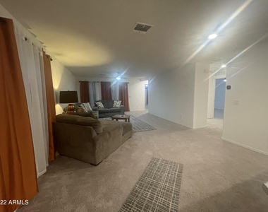 1452 W Pinkley Way - Photo Thumbnail 9