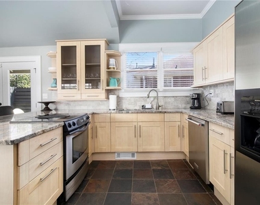 570 Flat Shoals Avenue Se - Photo Thumbnail 17