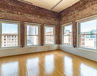 253 S Broadway - Photo Thumbnail 4