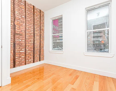 31 Montrose Avenue - Photo Thumbnail 2