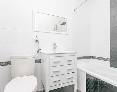 31 Montrose Avenue - Photo Thumbnail 3