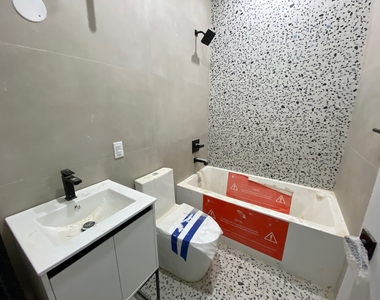 923 Broadway - Photo Thumbnail 4