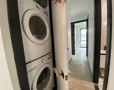 923 Broadway - Photo Thumbnail 3