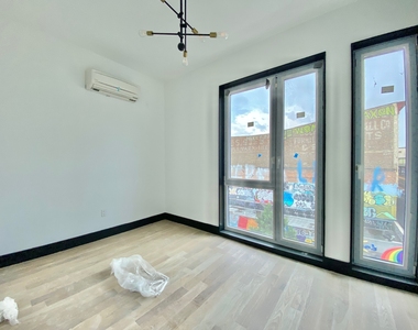 923 Broadway - Photo Thumbnail 1