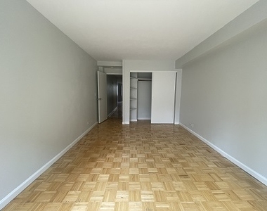 East 50th Street - Photo Thumbnail 5
