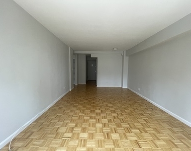 East 50th Street - Photo Thumbnail 1