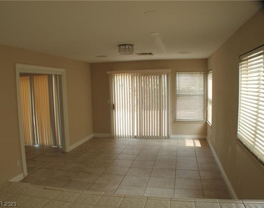 2424 Palm Shore Court - Photo Thumbnail 4