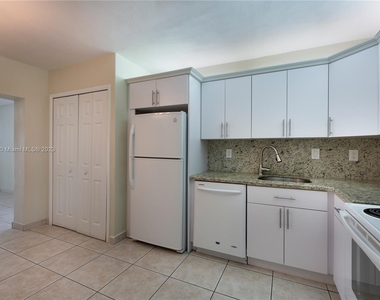 3854 Sw 118th Ct - Photo Thumbnail 6