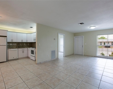 3854 Sw 118th Ct - Photo Thumbnail 4