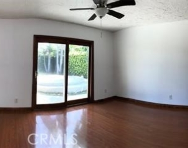 10312 Lorinda Avenue - Photo Thumbnail 6