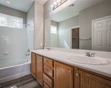 5625 Aurora Crest Avenue - Photo Thumbnail 25