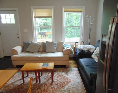 138 Newbury Ave - Photo Thumbnail 4