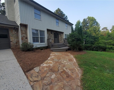 2533 Hunton Court Ne - Photo Thumbnail 1