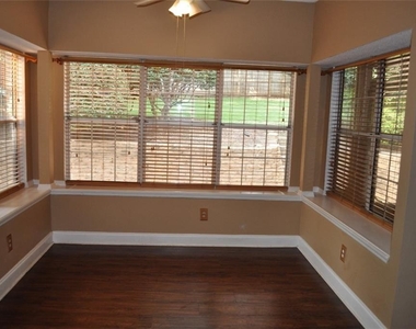 320 Greenmont Circle - Photo Thumbnail 8