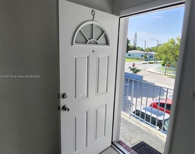 2601 Sw 22nd Ave - Photo Thumbnail 2