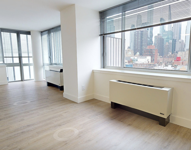 West 52nd - Photo Thumbnail 2