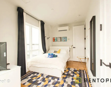 854 Metropolitan Avenue - Photo Thumbnail 3