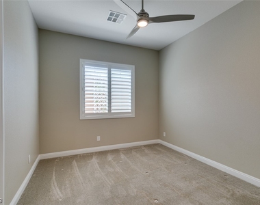 4055 Reyes Avenue - Photo Thumbnail 38