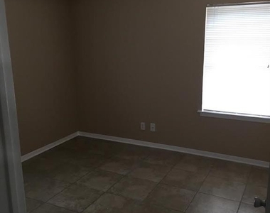 2103  Matthews Ln - Photo Thumbnail 4