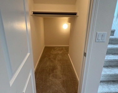 2160 Snoqualmie Dr - Photo Thumbnail 4