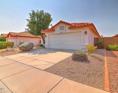 7561 W Kerry Lane - Photo Thumbnail 0