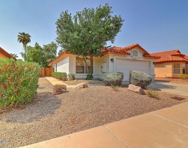 7561 W Kerry Lane - Photo Thumbnail 1