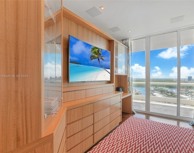 16047 Collins Ave - Photo Thumbnail 11