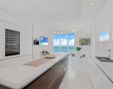 16047 Collins Ave - Photo Thumbnail 3