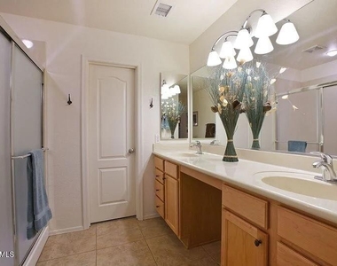 15743 W Verde Lane - Photo Thumbnail 7