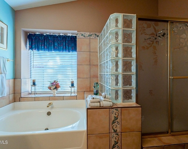 9023 W Lisbon Lane - Photo Thumbnail 36