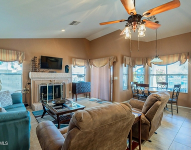 9023 W Lisbon Lane - Photo Thumbnail 8