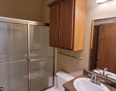 821 Garrison Avenue Apt #3 - Photo Thumbnail 4