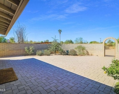 6518 E Sunnyside Drive - Photo Thumbnail 30