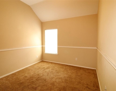 1112 Kimbro Drive - Photo Thumbnail 11