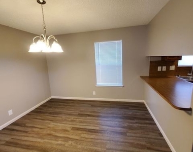 13911 Hohmann Ct - Photo Thumbnail 6