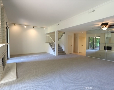 674 Colonial Circle - Photo Thumbnail 8