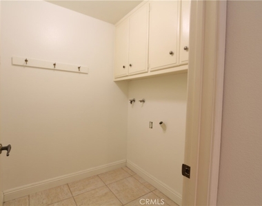 674 Colonial Circle - Photo Thumbnail 14