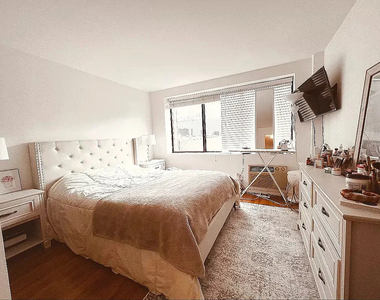 1425 York Avenue - Photo Thumbnail 1