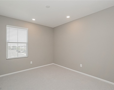 10275 Foramore Court - Photo Thumbnail 19