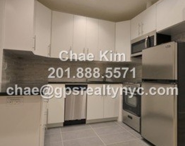 218 East 36th Street - Photo Thumbnail 3