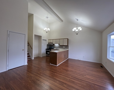 326 Winfield Ave - Photo Thumbnail 5