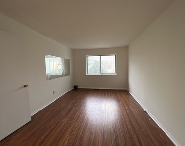 326 Winfield Ave - Photo Thumbnail 7