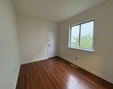 326 Winfield Ave - Photo Thumbnail 10
