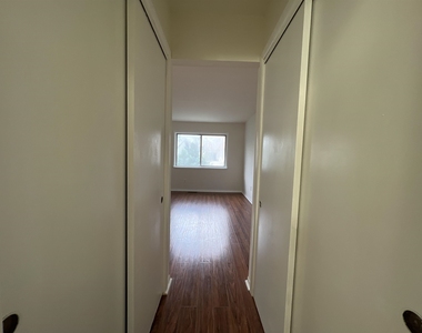 326 Winfield Ave - Photo Thumbnail 11