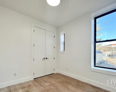1027 Putnam Avenue - Photo Thumbnail 4