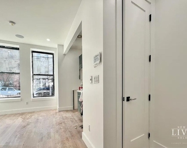 1027 Putnam Avenue - Photo Thumbnail 3