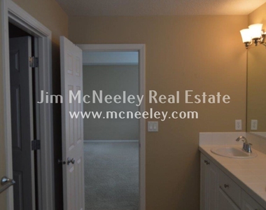 1063 Se Wenlock Avenue - Photo Thumbnail 14